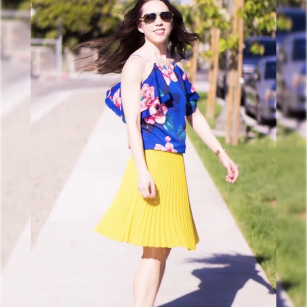 Banana Republic Tropical Floral Cold Shoulder Top XS - Picture 3 of 9